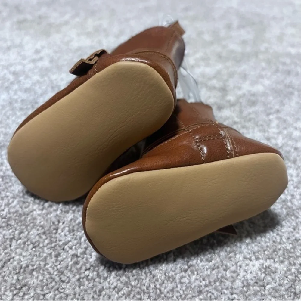NWT Old Navy baby faux leather soft sole boots